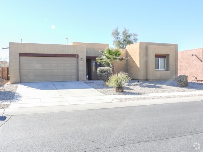 Building Photo - 4 Bedroom 2 Bath Home