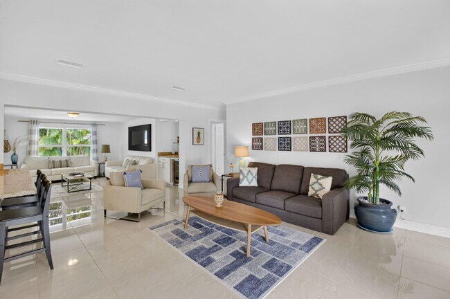 Photo - 700 NE 70th St