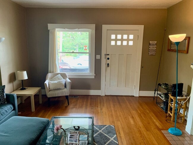 Photo - Stunning 6 Bed, 2 Bath House with Front Porch and Backyard a few Steps Away from OSU Campus!