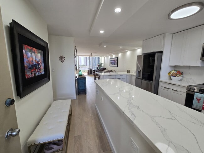 Photo - Fully Furnished Executive Condo Rental 2br/2ba/1pkg - Waikiki Unit #1209
