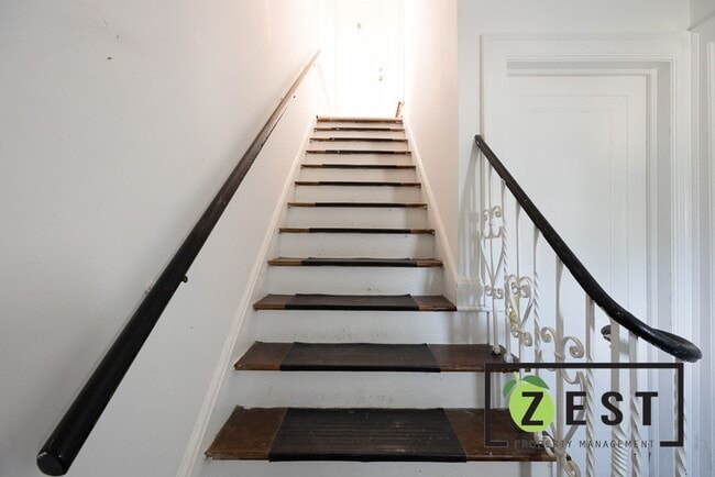 Photo - 17352 Roselawn St Unit B - Upper