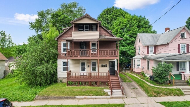 Building Photo - 190 St Charles St Unit 3