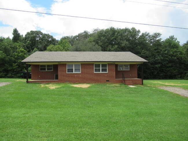 Building Photo - Newly Renovated Duplexes in Lincolnton – N... Rental