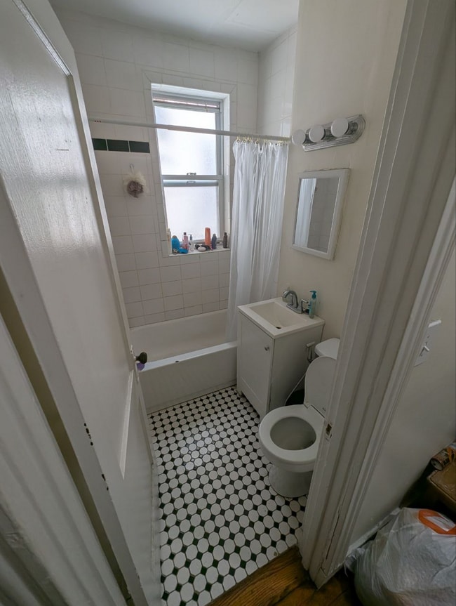 Building Photo - 352 Riverway Unit 3