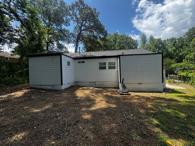 Photo - Room in House on Lisbon Dr SW