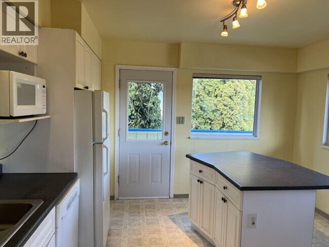 Photo - 8091-8NO3 No. 3 Road