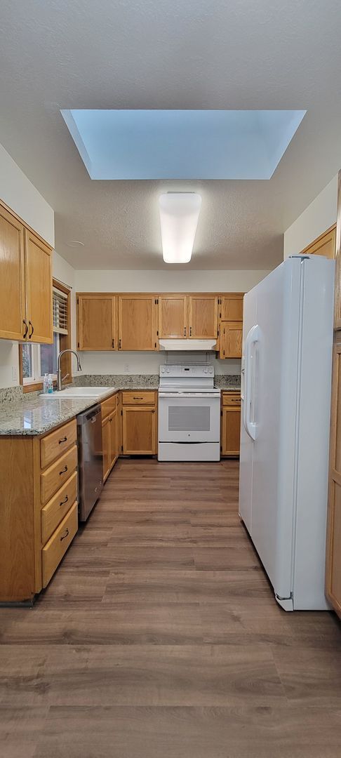 Photo - 1421 NE Hoffman Dr