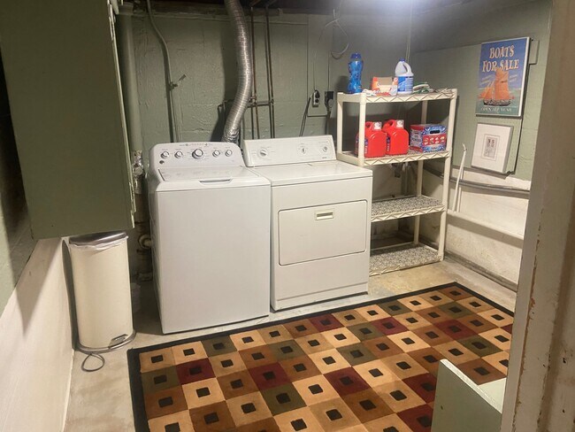 2500 Woodacres Rd NE Unit Apt