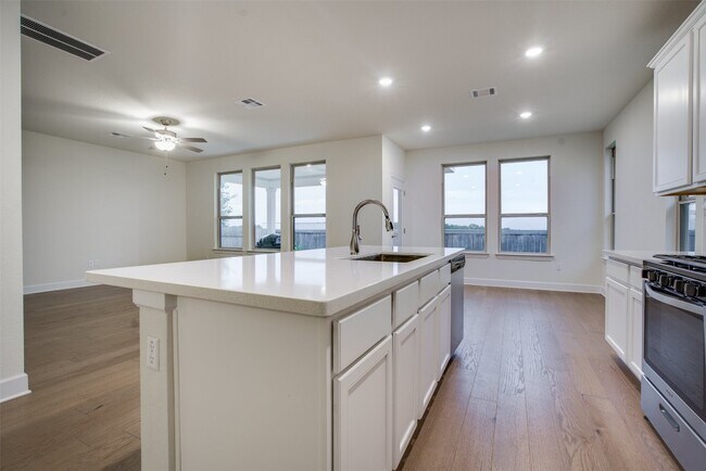 Photo - 8612 Cumbrae Ln