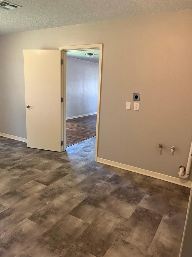 Building Photo - 104 Peach St