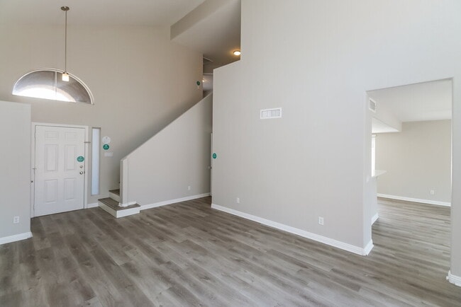 Photo - 1012 N Blackstone Dr