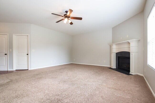 Photo - 3513 Walking Stick Way NE