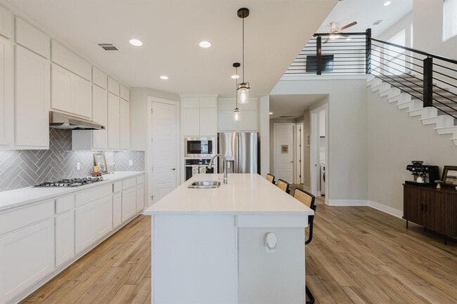 Photo - 1104 Lickety Ln