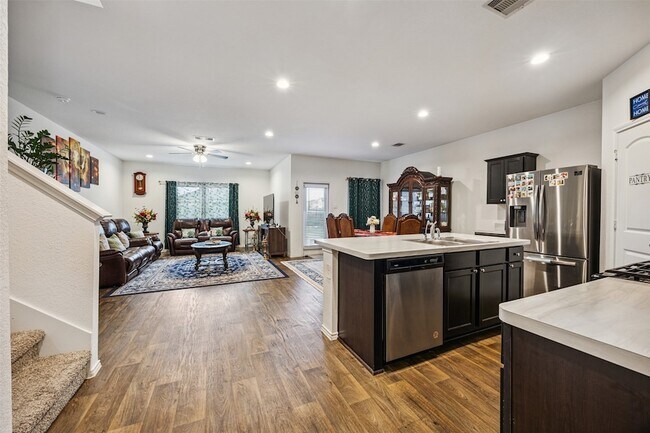 Photo - 5102 Hedgerose Ln