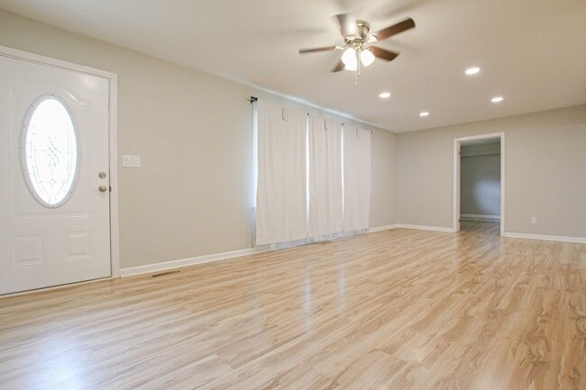 Photo - 219 Hallbrook Dr