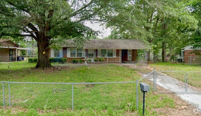 Building Photo - Charming 3-Bedroom Home - Move in by 11/30...