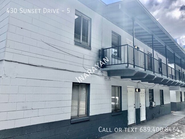 Building Photo - 2/1 Remodeled apartment. Available Now. Unit 5