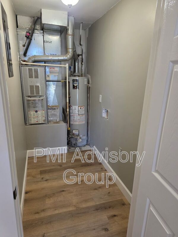 Photo - 1407 NE Sardou Ave
