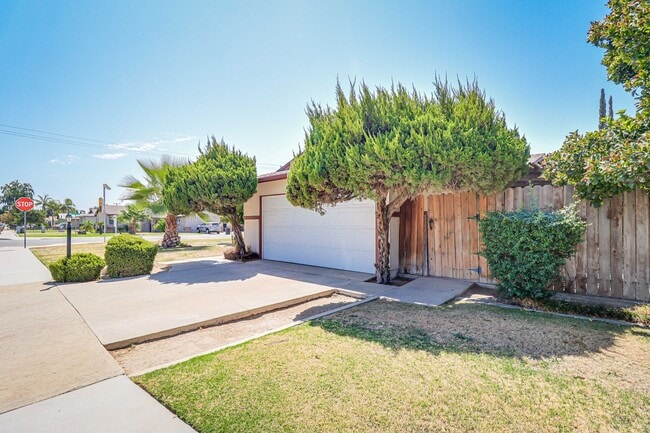 Photo - 2301 Faye Ln
