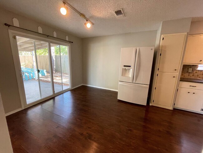 Photo - 412 Blue Valley Dr