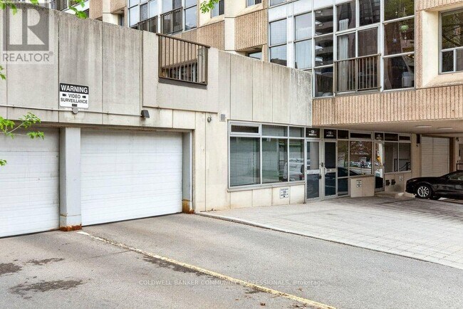 Photo - 120 Jackson St W