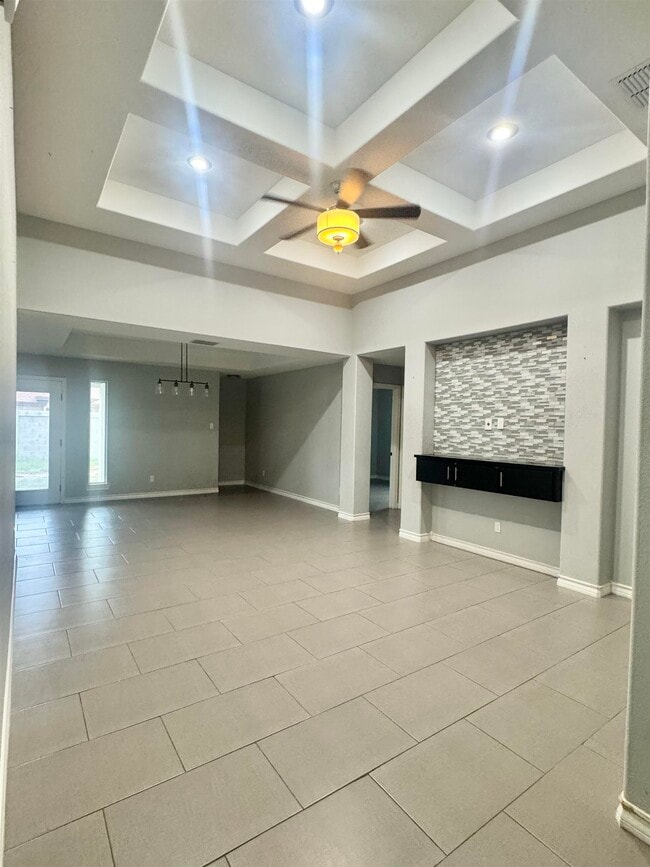 Photo - 203 Desert Palm Dr