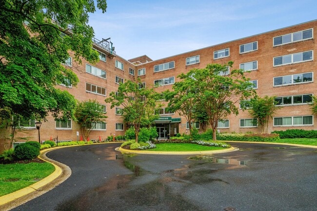 Building Photo - 5100 Dorset Ave Unit # 314