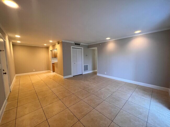 Photo - 1500 N Congress Ave Unidad B35