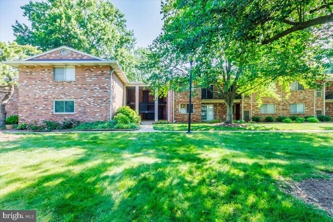 Photo - 211 Victor Pkwy Apartamento Unidad 211D