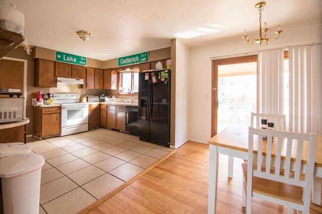 Photo - 1717 W Lake St