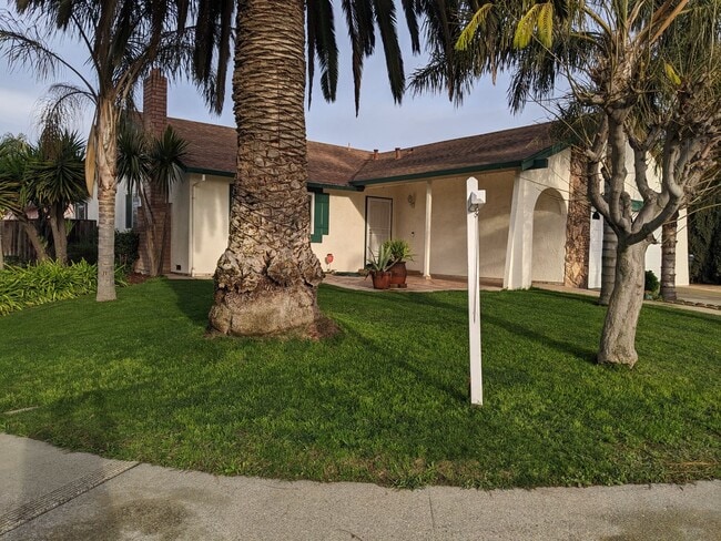 Building Photo - 908 Labrador Way