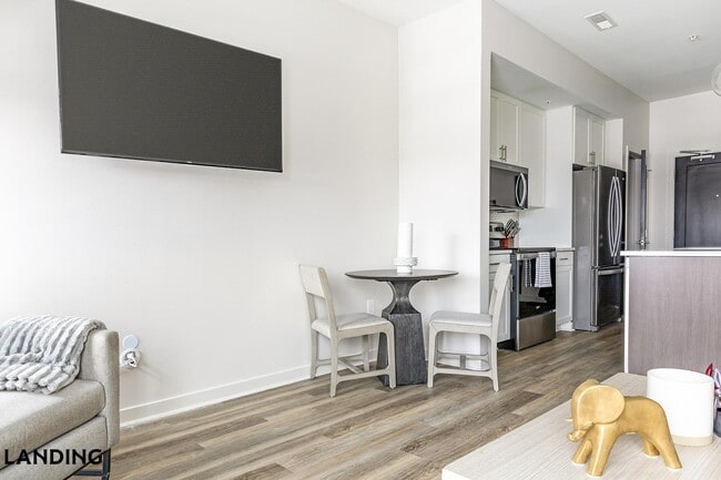 Photo - 409 Oak St Unidad 413