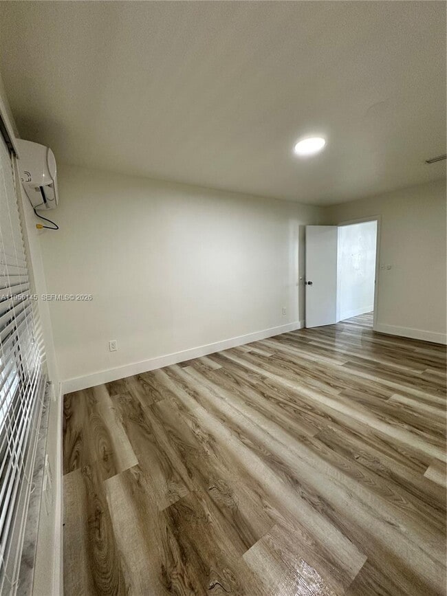 Photo - 111 SW 31st Ct Unidad 3