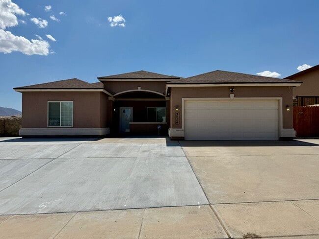 Building Photo - We have your keys ready! Rental
