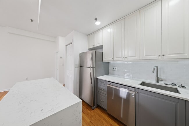 Building Photo - 319 Barrow St Unit 6a