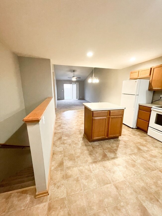 Photo - 3 Bedroom & 3 Bathroom Townhouse for Rent!