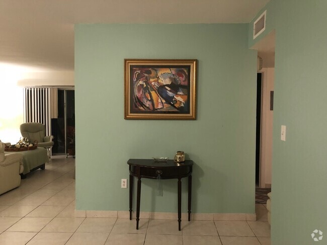 Building Photo - 6904 N Kendall Dr Unit F105 Rental