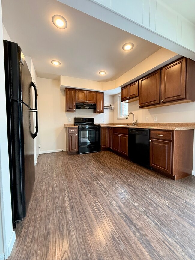 Photo - 130 E Farnum Ave