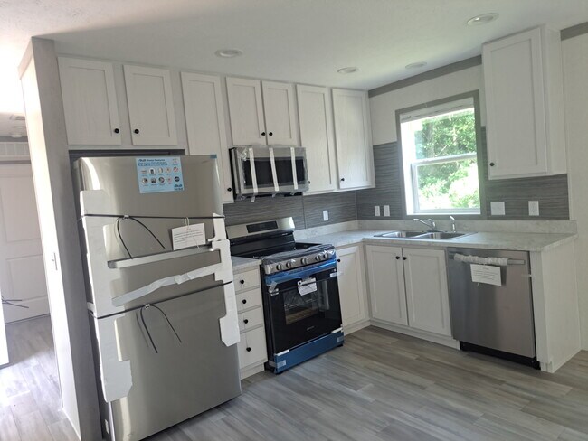 Photo - 1112 Colonial Trail W