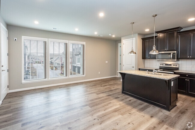 1BR, 1BA - 741SF - Living Room - 201 Market House Cir