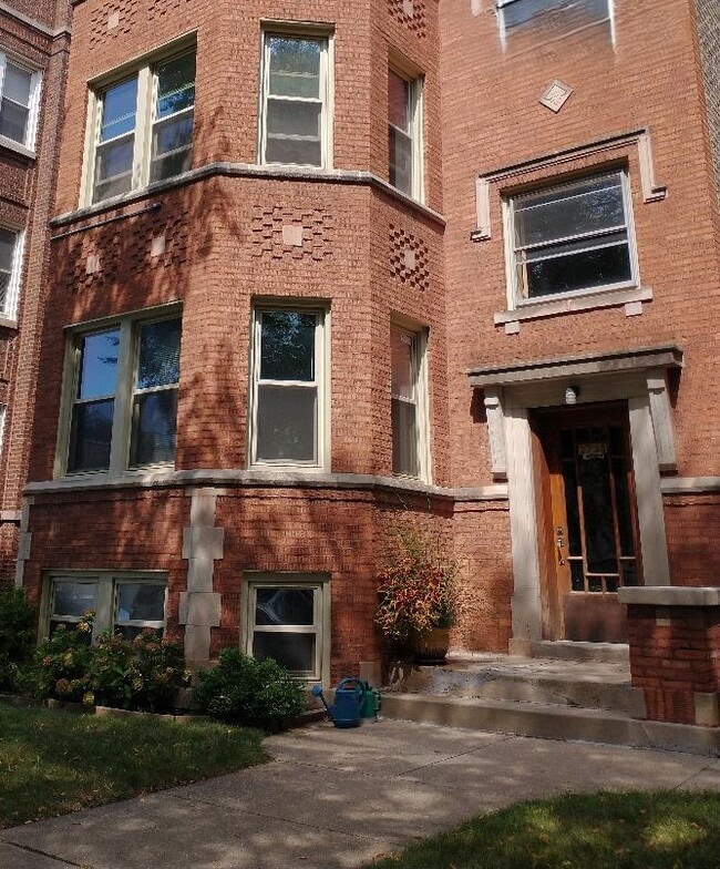 Building Photo - 2738 W Winnemac Ave Unit 1A Rental