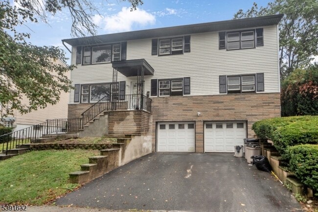 Building Photo - 235 Lakewood Dr