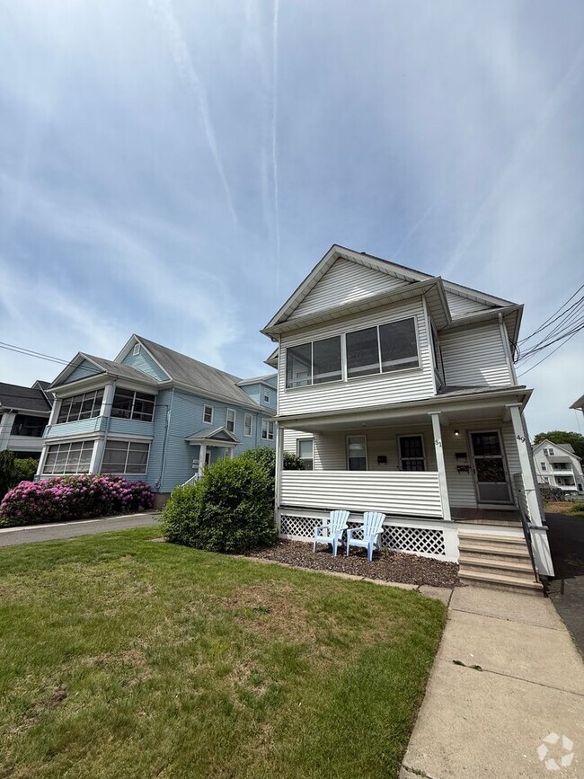 Building Photo - The Maplewood Three Unit Top Floor Roof Deck Rental