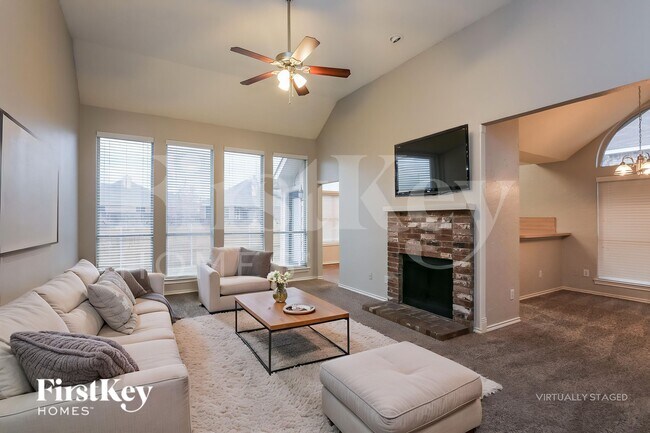 Photo - 136 Woodcreek Dr