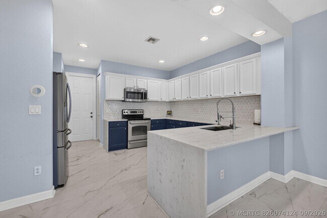 980 Marina Del Ray Ln