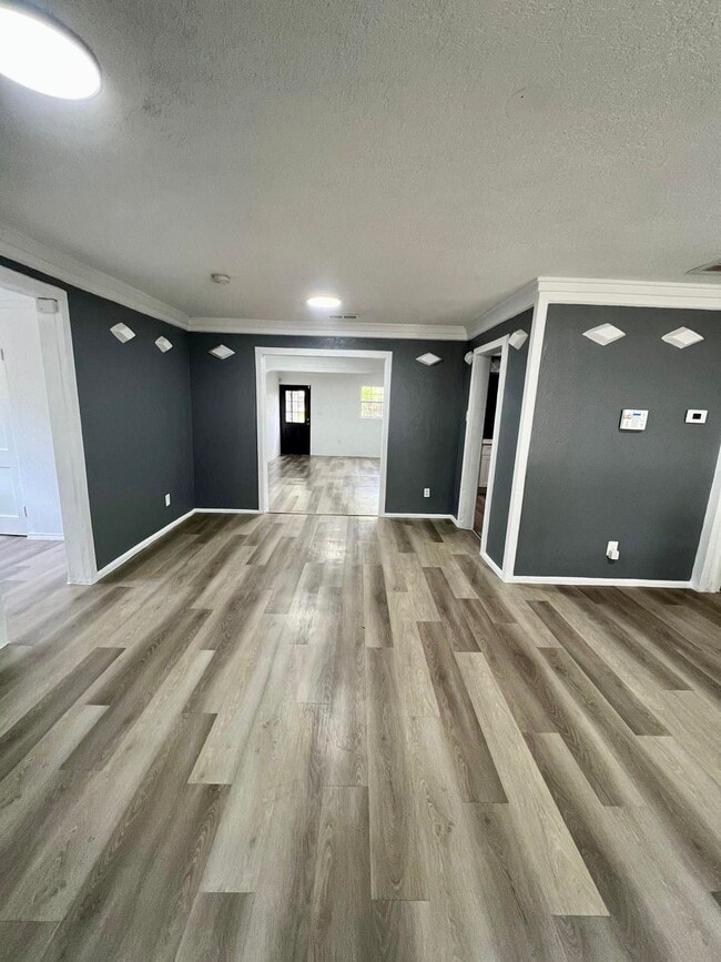 Photo - 2107 Garvey Dr