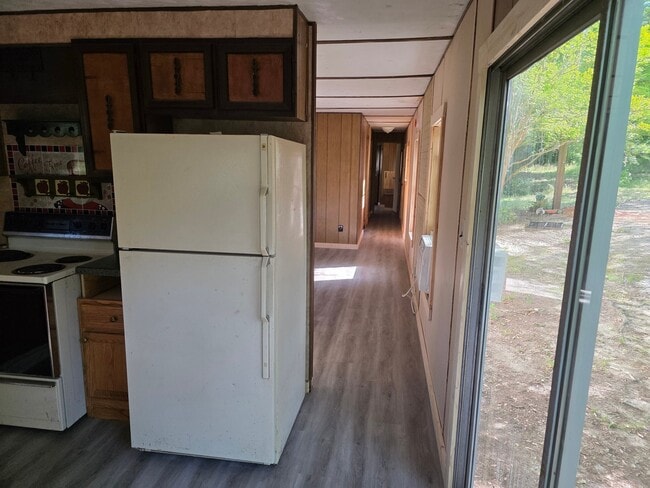 Photo - 1112 Cox Lake Rd