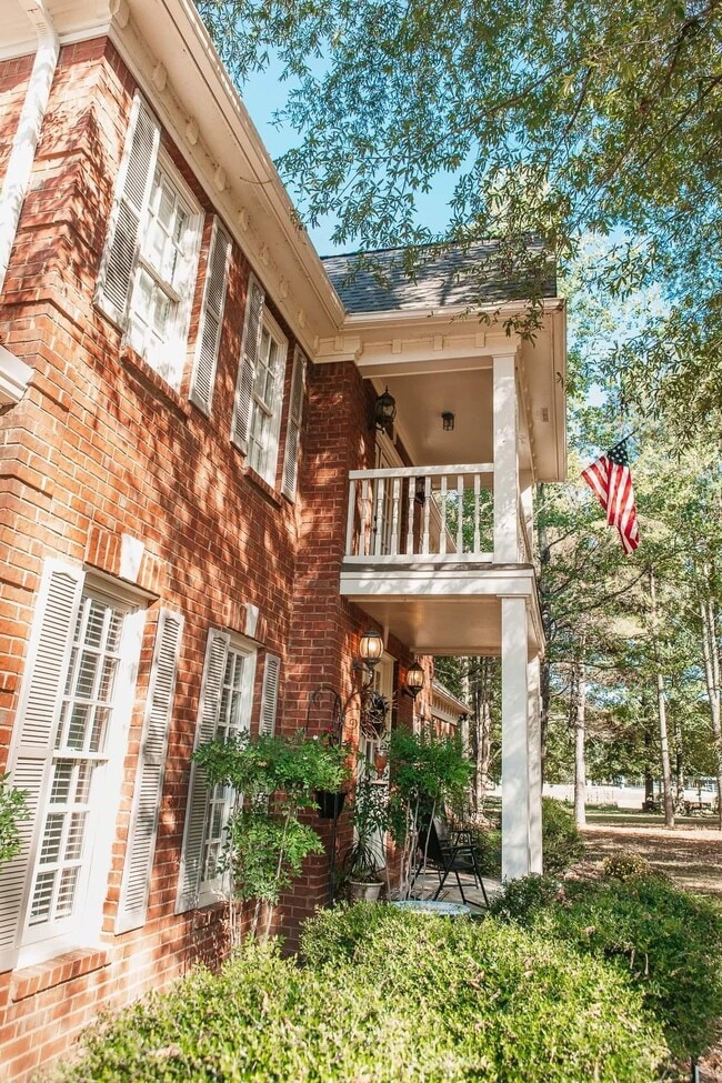 Photo - 565 Schaeffer Loop