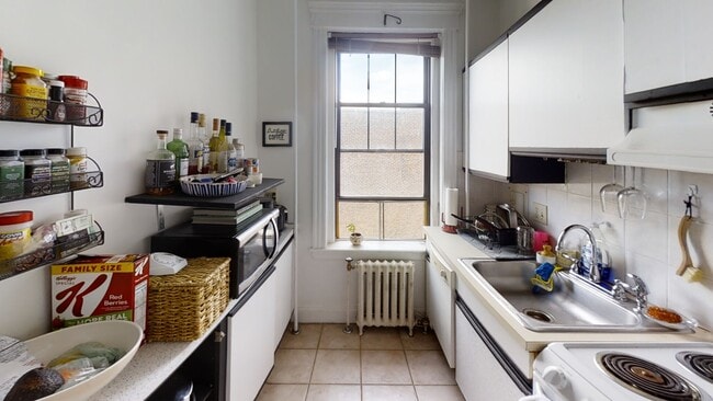 Building Photo - 6 Sutherland Rd Unit 41