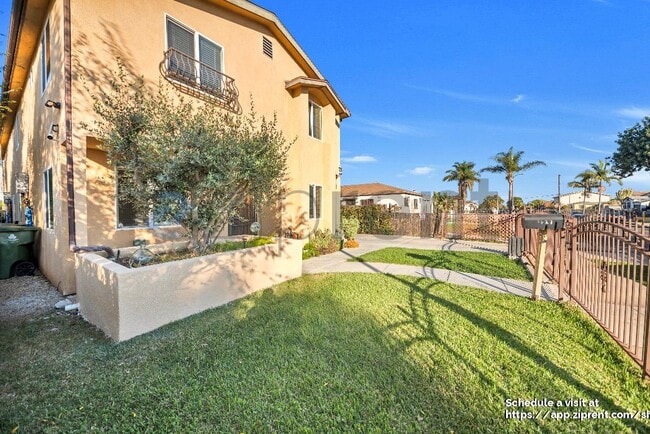 Photo - 1627 W 82nd St